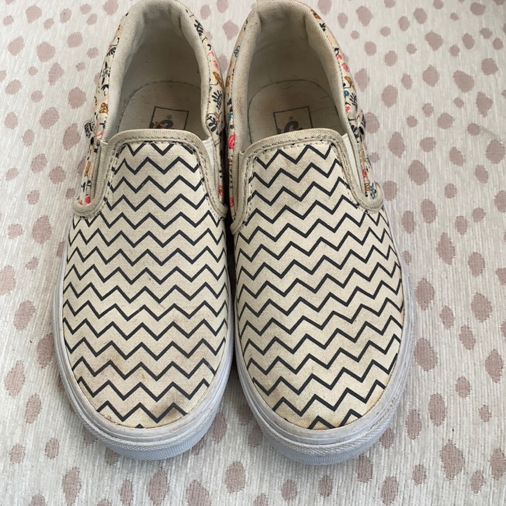 Kids Vans Cream color with flower detail
